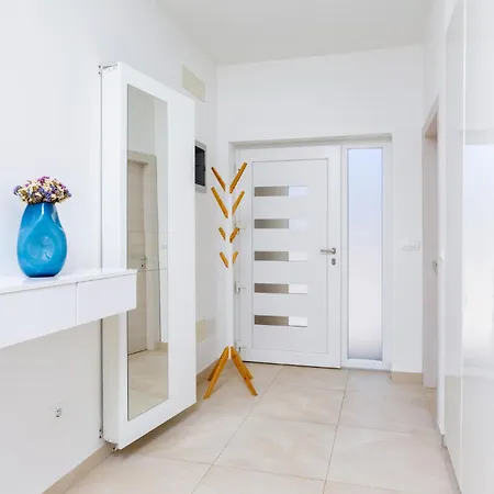 Vila Aria - Family Friendly In For 6 People With Private Swimming Pool