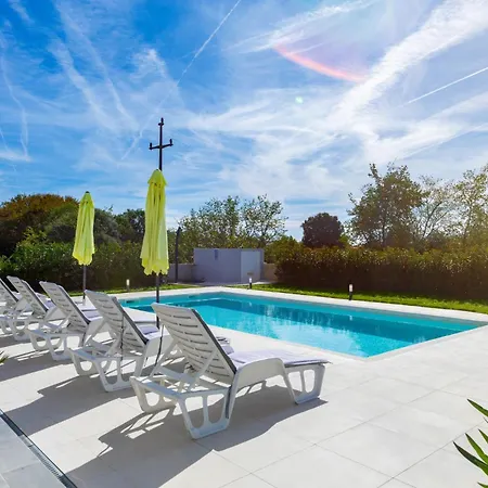 Vila Aria - Family Friendly In For 6 People With Private Swimming Pool *