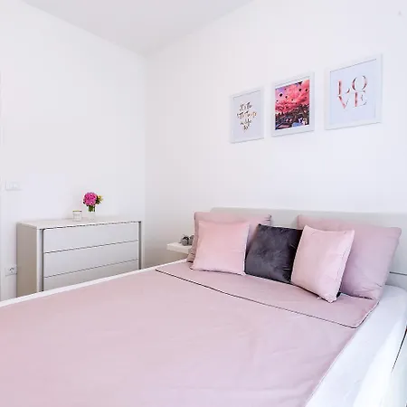 Vila Aria - Family Friendly In For 6 People With Private Swimming Pool