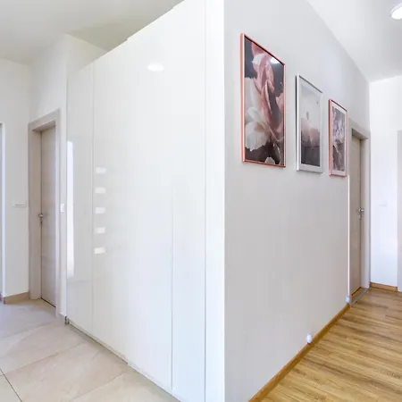Vila Aria - Family Friendly In For 6 People With Private Swimming Pool Pula