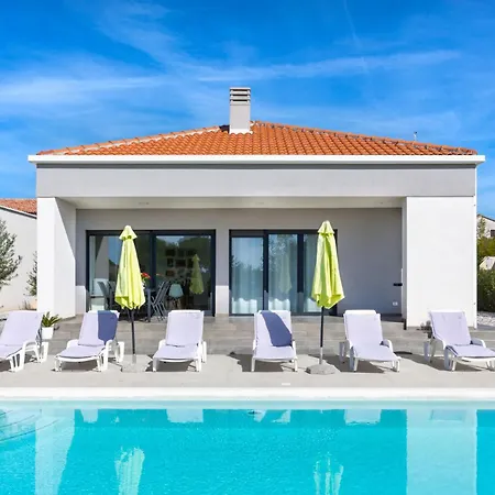 Vila Aria - Family Friendly In For 6 People With Private Swimming Pool