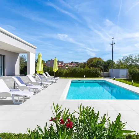 Vila Aria - Family Friendly In For 6 People With Private Swimming Pool *