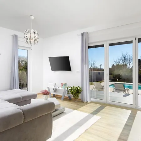 Vila Aria - Family Friendly In For 6 People With Private Swimming Pool *