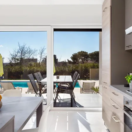 Vila Aria - Family Friendly In For 6 People With Private Swimming Pool Pula